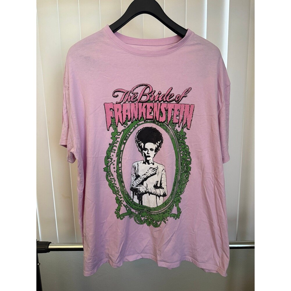 Adult Universal Monsters “The Bride of Frankenstein” Pink Shirt Size XL